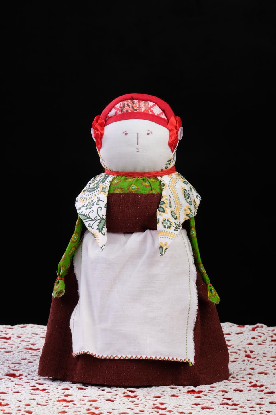 Кукла
  в стилизованном вятском костюме
  
  
  Ситец, бязь,
  атлас, 41 см, кукла-столбушка