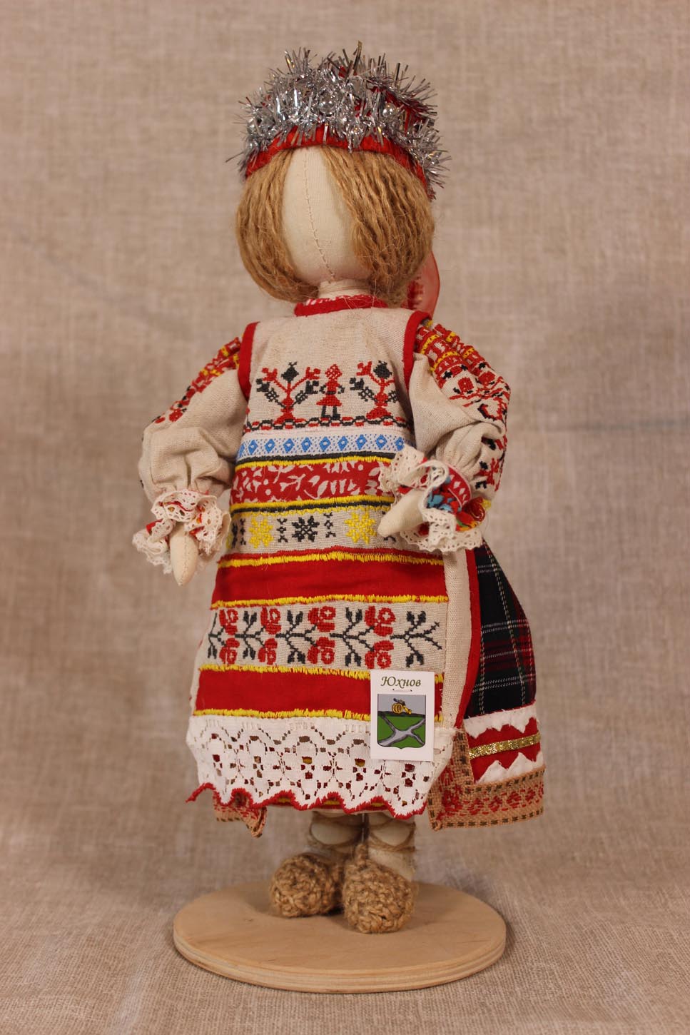 Кукла в праздничном костюме Юхновского района.